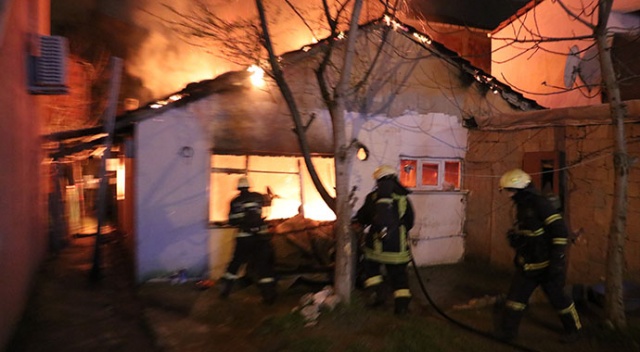 Komşusuna gitti, evi yandı Komşusuna gitti, evi yandı