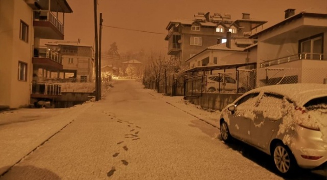 Mart kapıdan baktırdı, lapa kapa kar yağdı Mart kapıdan baktırdı, lapa kapa kar yağdı