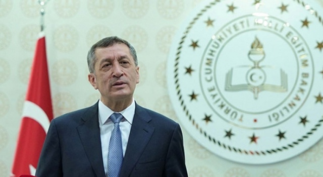Milli Eğitim Bakanı Selçuk'tan 'cep telefonunu elinden bırakamayan yetişkinlere' çağrı Milli Eğitim Bakanı Selçuk'tan 'cep telefonunu elinden bırakamayan yetişkinlere' çağrı