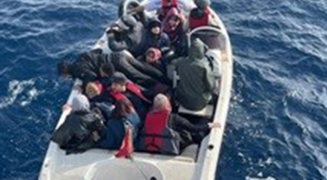 Muğla açıklarında Türk kara sularına itilen 11 göçmen kurtarıldı Muğla açıklarında Türk kara sularına itilen 11 göçmen kurtarıldı