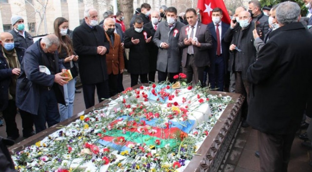 Muhsin Yazıcıoğlu mezarı başında anıldı Muhsin Yazıcıoğlu mezarı başında anıldı