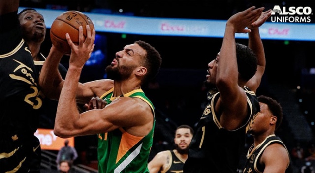 NBA'de 30. galibiyetine ulaşan Jazz liderliğini sürdürdü NBA'de 30. galibiyetine ulaşan Jazz liderliğini sürdürdü