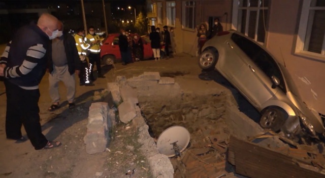 Otomobil apartmana daldı, mahalleli deprem oluyor zannetti