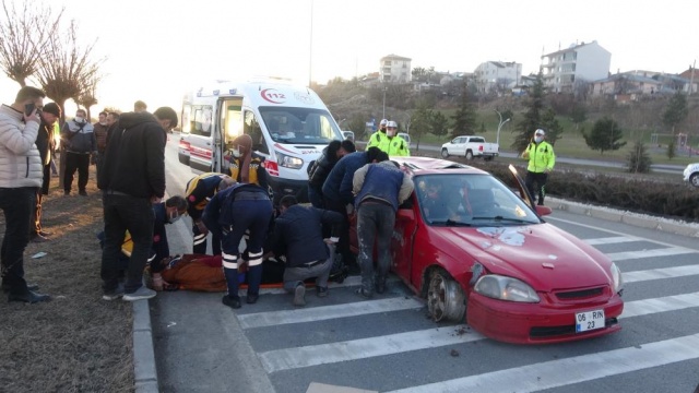 Otomobil hurdaya döndü: 3 yaralı Otomobil hurdaya döndü: 3 yaralı