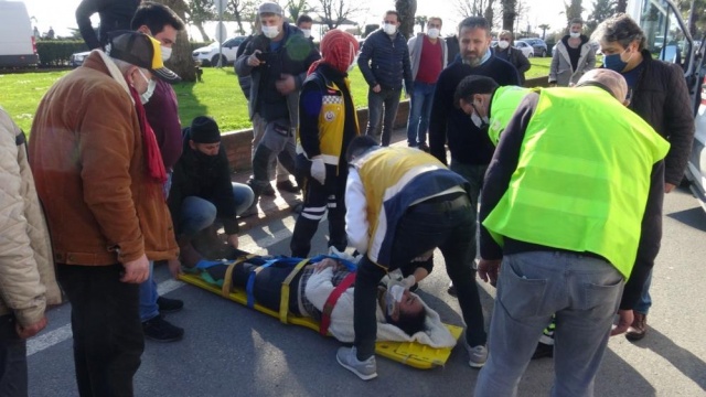 Otomobilin çarptığı kadın metrelerce fırladı Otomobilin çarptığı kadın metrelerce fırladı