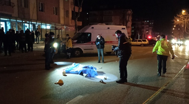 Otomobilin çarptığı kadın öldü, oğlu ve kardeşi yaralandı