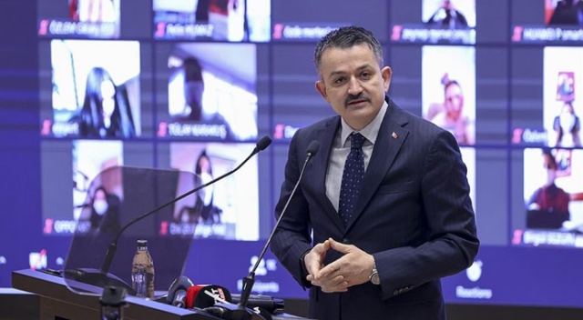 Pakdemirli: Tarımın 'gizli mimarları' olan kadınlarımızı gündemin ilk sıralarına almalıyız Pakdemirli: Tarımın 'gizli mimarları' olan kadınlarımızı gündemin ilk sıralarına almalıyız