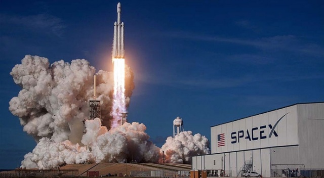 Pentagon, SpaceX'e iki istihbarat uydusunun fırlatılması için 160 milyon dolarlık kontrat yaptı Pentagon, SpaceX'e iki istihbarat uydusunun fırlatılması için 160 milyon dolarlık kontrat yaptı