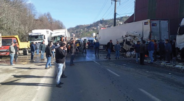 Rize'de beton mikseri tır ile çarpıştı: 1 ölü Rize'de beton mikseri tır ile çarpıştı: 1 ölü