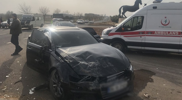 Şanlıurfa'da İYİ Parti konvoyunda trafik kazası: 4 yaralı Şanlıurfa'da İYİ Parti konvoyunda trafik kazası: 4 yaralı