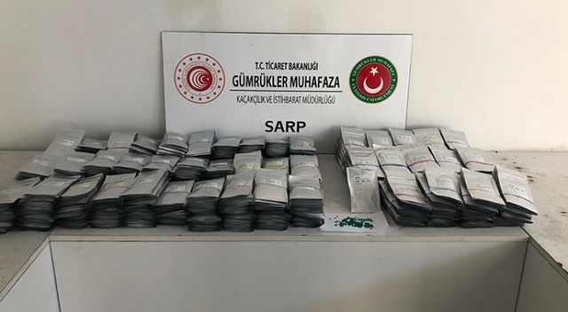 Sarp Sınır Kapısı&#039;nda bir minibüste 771 bin 500 adet hibrit salatalık tohumu ele geçirildi