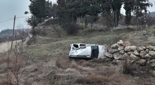 Takla atan otomobilden hafif sıyrıklarla atlattı Takla atan otomobilden hafif sıyrıklarla atlattı