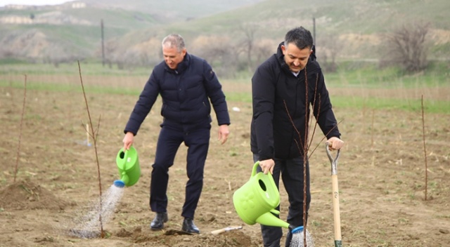 Tarım ve Orman Bakanı Pakdemirli, Azerbaycan’da Ermenistan işgalinden kurtarılan bölgeleri ziyaret etti Tarım ve Orman Bakanı Pakdemirli, Azerbaycan’da Ermenistan işgalinden kurtarılan bölgeleri ziyaret etti