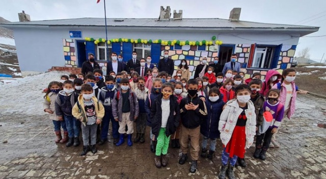 THY çalışanı, yardım kampanyasıyla 9 köy okulu kütüphanesi ve 1 anaokulu kazandırdı THY çalışanı, yardım kampanyasıyla 9 köy okulu kütüphanesi ve 1 anaokulu kazandırdı