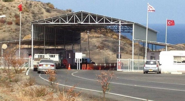 Türk birliğine giden konvoya Rum engeli Türk birliğine giden konvoya Rum engeli