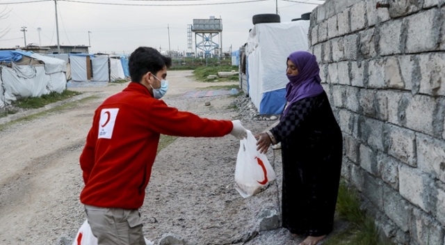 Türk Kızılayı&#039;ndan Erbil&#039;de mülteci kampı sakinlerine ekmek yardımı