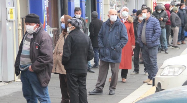 Uygun fiyatlı et kuyruğu pandemiyi unutturdu Uygun fiyatlı et kuyruğu pandemiyi unutturdu