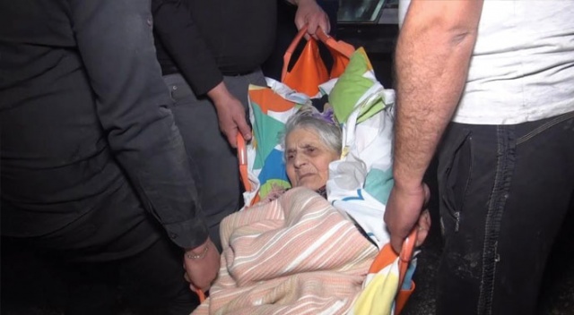 Yangında can pazarı... 86 yaşındaki felçli kadın son anda kurtarıldı Yangında can pazarı... 86 yaşındaki felçli kadın son anda kurtarıldı