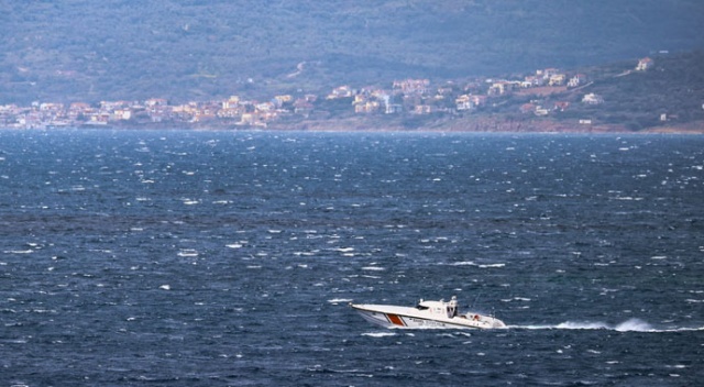 Yunanistan'ın kelepçeleyerek 'ölüme ittiği' sığınmacı hala aranıyor Yunanistan'ın kelepçeleyerek 'ölüme ittiği' sığınmacı hala aranıyor