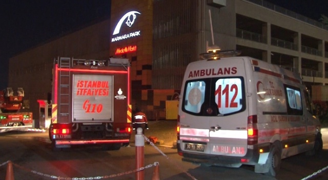 AVM çatısında intihar girişimi: 3 saat sonra ikna edilebildi AVM çatısında intihar girişimi: 3 saat sonra ikna edilebildi
