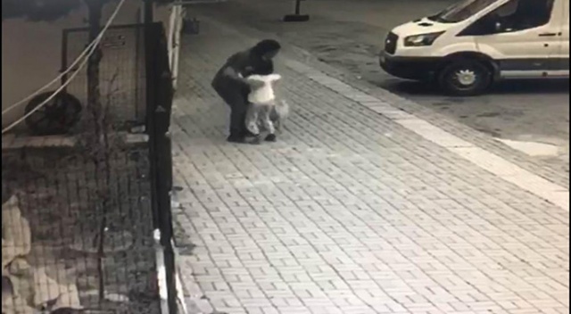 Bartın'da dili boğazına kaçan çocuğu bir vatandaş kurtardı Bartın'da dili boğazına kaçan çocuğu bir vatandaş kurtardı