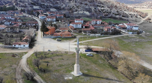 Camisiz minare köyün sembolü oldu