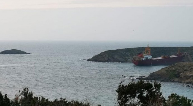 Çanakkale'de kargo gemisi karaya oturdu Çanakkale'de kargo gemisi karaya oturdu