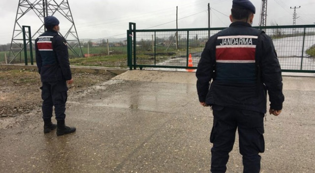 Cenaze sonrası bir mahalle karantinaya alındı Cenaze sonrası bir mahalle karantinaya alındı