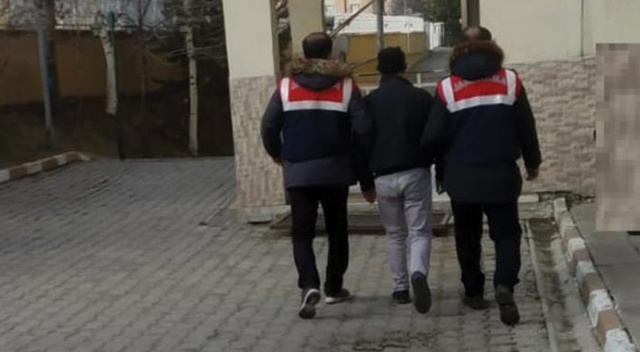 Cumhurbaşkanına hakarete ve terör örgütü propagandasına gözaltı Cumhurbaşkanına hakarete ve terör örgütü propagandasına gözaltı