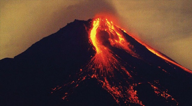 Endonezya’daki Merapi Yanardağı harekete geçti Endonezya’daki Merapi Yanardağı harekete geçti