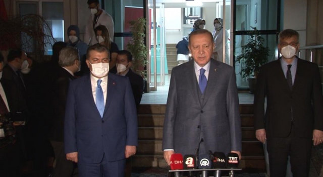 Erdoğan: "Salgında hayatını kaybeden sağlıkçı kardeşlerime Allah'tan rahmet diliyorum” Erdoğan: "Salgında hayatını kaybeden sağlıkçı kardeşlerime Allah'tan rahmet diliyorum”