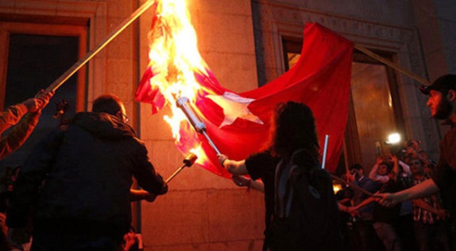 Erivan ve Hankendi'de Türk bayrağına küstahlık Erivan ve Hankendi'de Türk bayrağına küstahlık