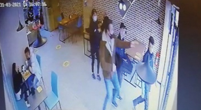 Eski iş arkadaşı tarafından bıçaklandı Eski iş arkadaşı tarafından bıçaklandı
