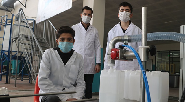 Fabrika gibi okul! Öğrenciler hem üretiyor hem para kazanıyor