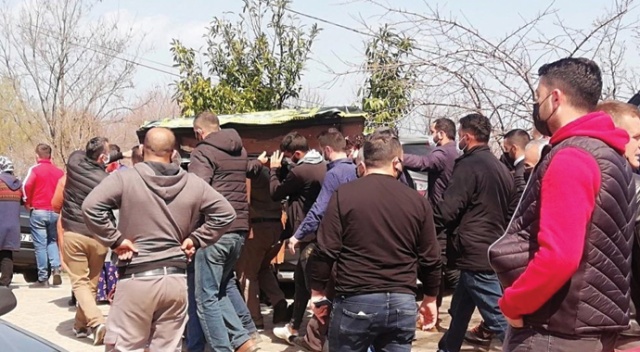 Göçükte ölen madenci gözyaşlarıyla toprağa verildi Göçükte ölen madenci gözyaşlarıyla toprağa verildi