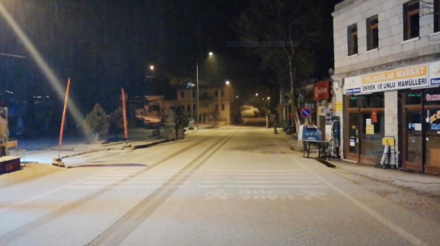 Güzelyurt'u kar yağışı beyaza bürüdü Güzelyurt'u kar yağışı beyaza bürüdü