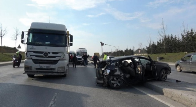 Hafriyat kamyonu ile otomobil çarpıştı: 1 yaralı