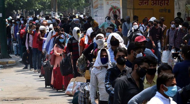 Hindistan&#039;da günlük vaka sayısı 261 bini aştı