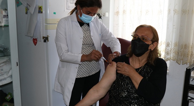 İran'da olamadığı koronavirüs aşını Türkiye'de yaptırdı