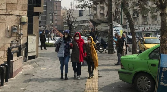 İran'da son 24 saatte 454 kişi Covid-19'dan hayatını kaybetti