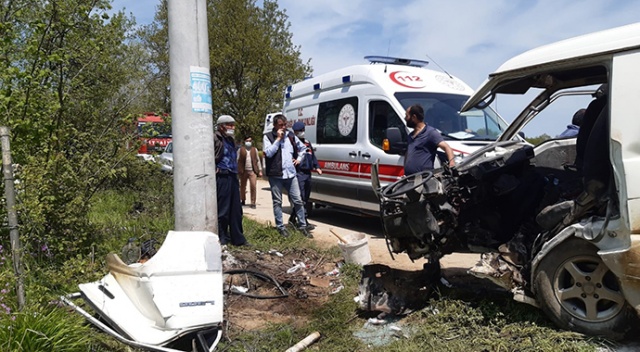 İşçi servisi elektrik direğine çarptı: 1'i ağır 5 yaralı