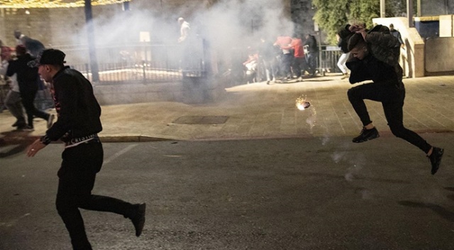 İsrail polisi yine Doğu Kudüs’te Filistinlilere müdahale etti İsrail polisi yine Doğu Kudüs’te Filistinlilere müdahale etti