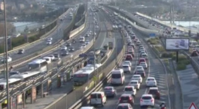 İstanbul’da trafik yoğunluğu yüzde 72 seviyesine ulaştı