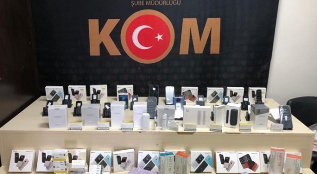 İzmir&#039;de 2,5 milyon değerinde kaçak ürün ele geçirildi