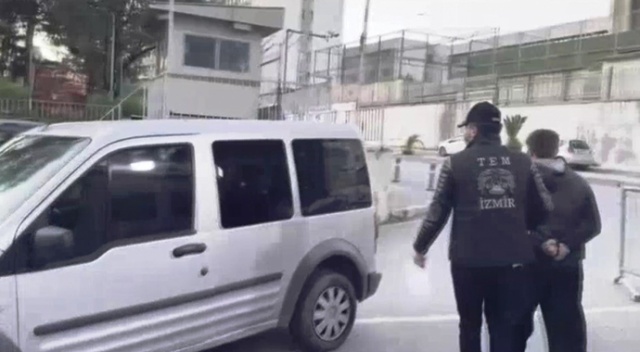 İzmir'de DEAŞ operasyonunda gözaltına alınan 3 şüpheli serbest İzmir'de DEAŞ operasyonunda gözaltına alınan 3 şüpheli serbest