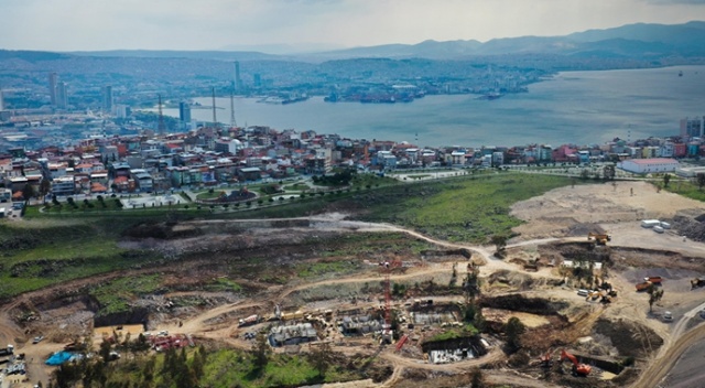 İzmir'de TOKİ tarafından depremzedeler için yapılan konutlar yükselmeye başladı