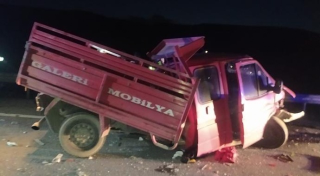 Kırıkkale'de kamyon ve kamyonet çarpıştı, ölü ve yaralılar var