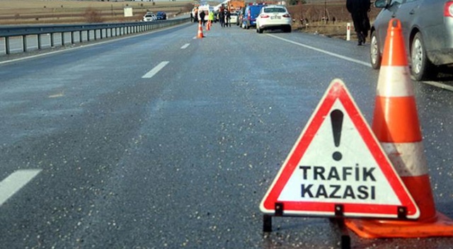 Konya'da yolcu otobüsü tıra çarptı: 6 yaralı Konya'da yolcu otobüsü tıra çarptı: 6 yaralı
