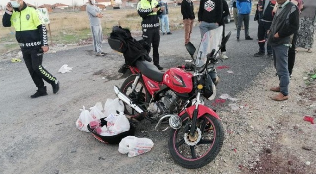 Kurye motosikleti ile otomobil çarpıştı: 2 yaralı Kurye motosikleti ile otomobil çarpıştı: 2 yaralı