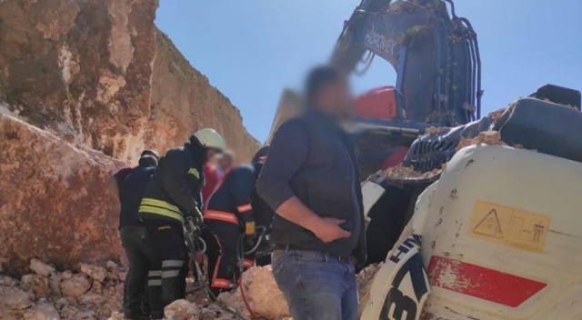 Mardin’de iş makinesinin üzerine kaya düştü: 1 ölü, 1 yaralı Mardin’de iş makinesinin üzerine kaya düştü: 1 ölü, 1 yaralı